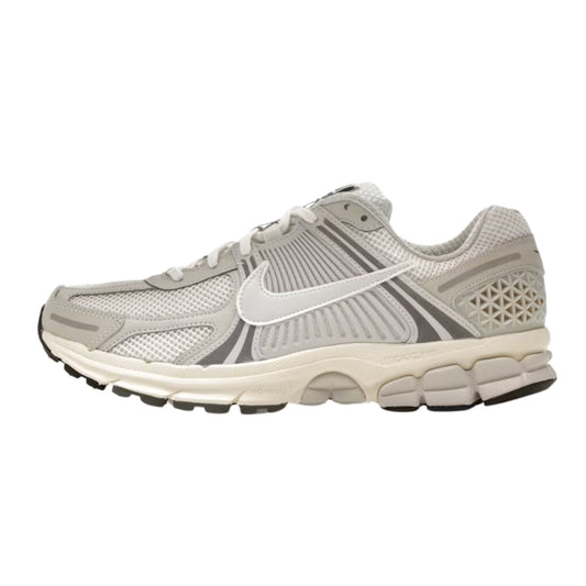 Onesizestore Nike Zoom Vomero 5 tinta platino HF0731 007