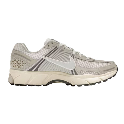 Onesizestore Nike Zoom Vomero 5 tinta platino HF0731 007